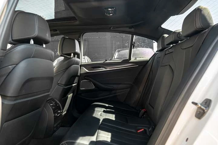 BMW 540 540i XDRIVE | M POWER PKG | HUD | NAVI | HARMAN&KA, снимка 16 - Автомобили и джипове - 53596239