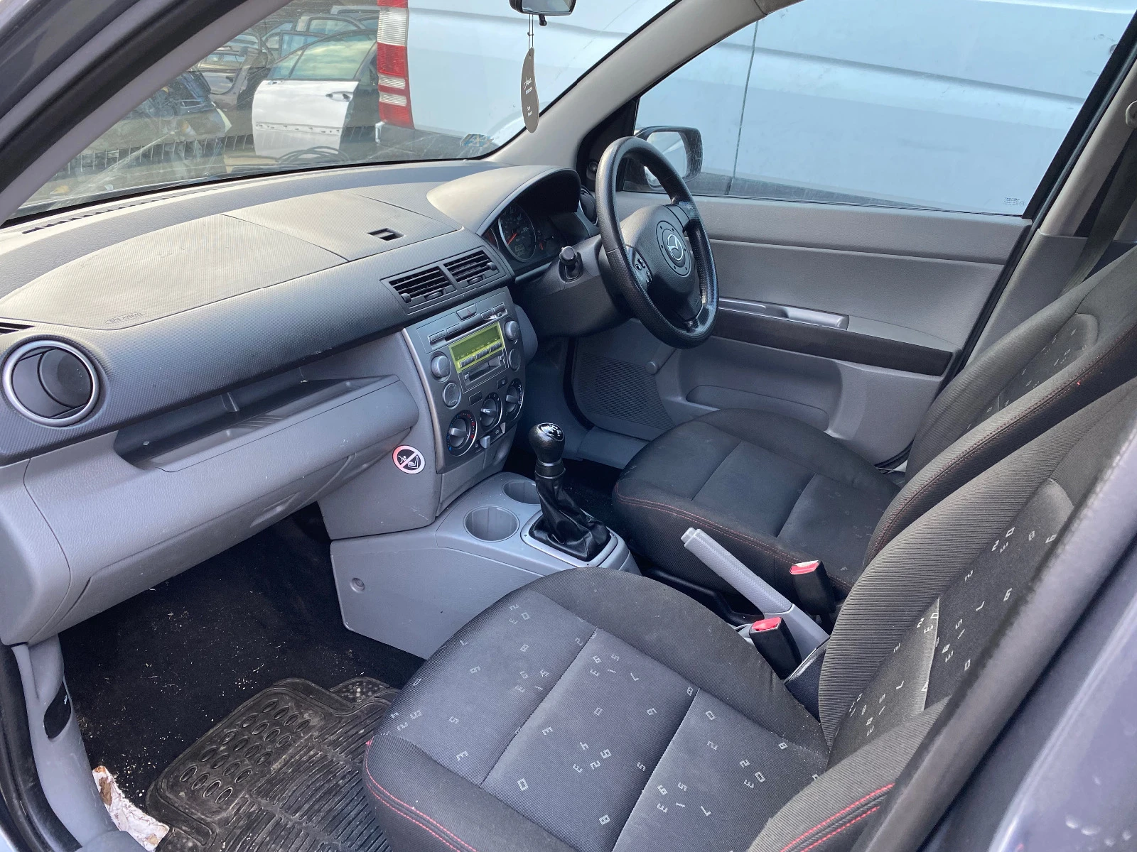 Mazda 2 1.2 i  | Mobile.bg   16