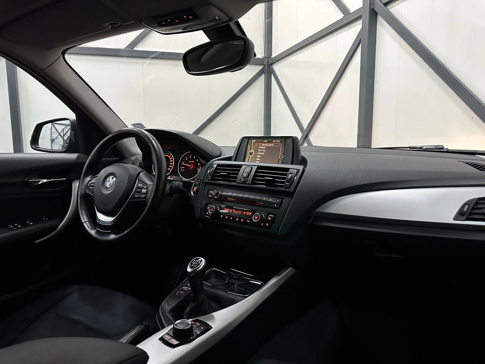 BMW 118 114 000км* ПОДГРЕВ* ПАРКТРОНИК* ЛИМИТЕР, снимка 9 - Автомобили и джипове - 45369539