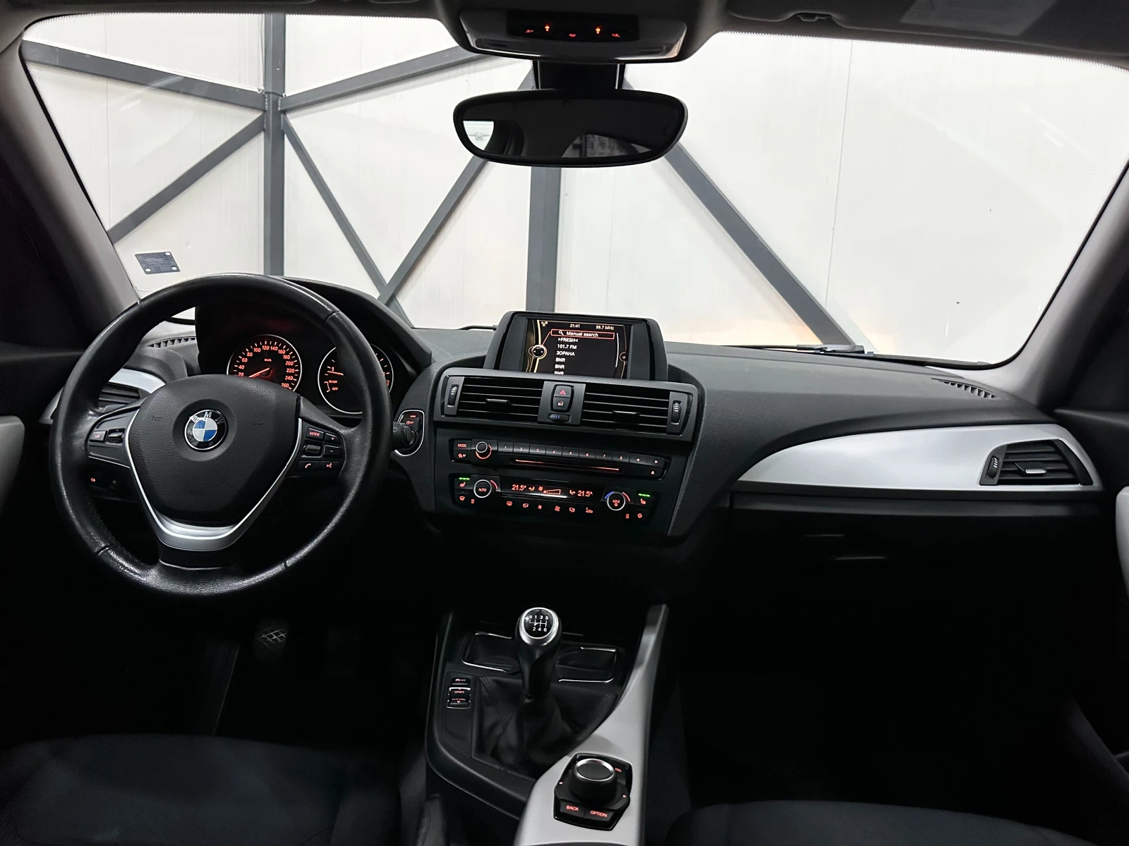 BMW 118 114 000км* ПОДГРЕВ* ПАРКТРОНИК* ЛИМИТЕР, снимка 10 - Автомобили и джипове - 45369539