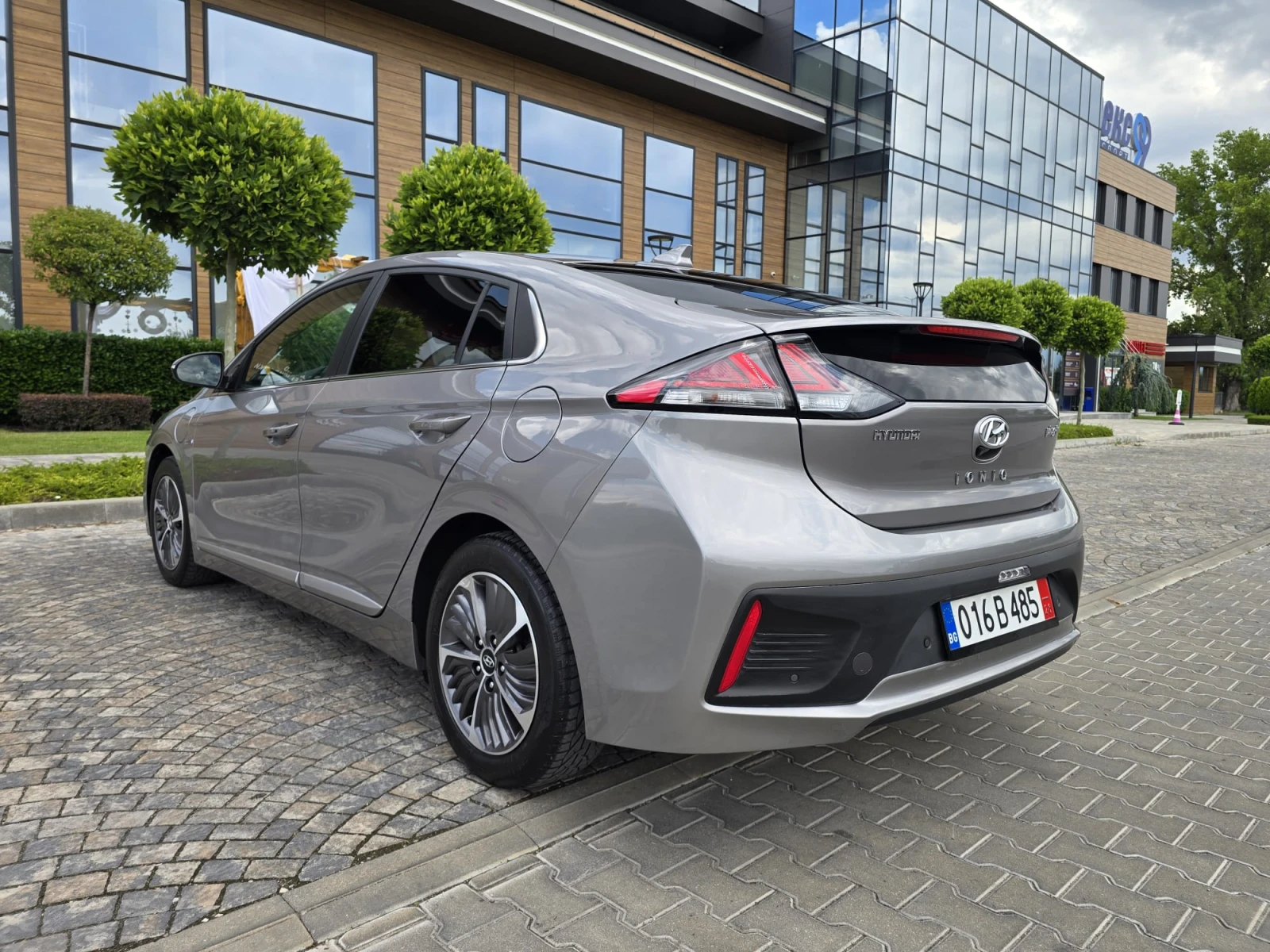 Hyundai Ioniq 1.6 plug-in-HIBRIDE  - изображение 7