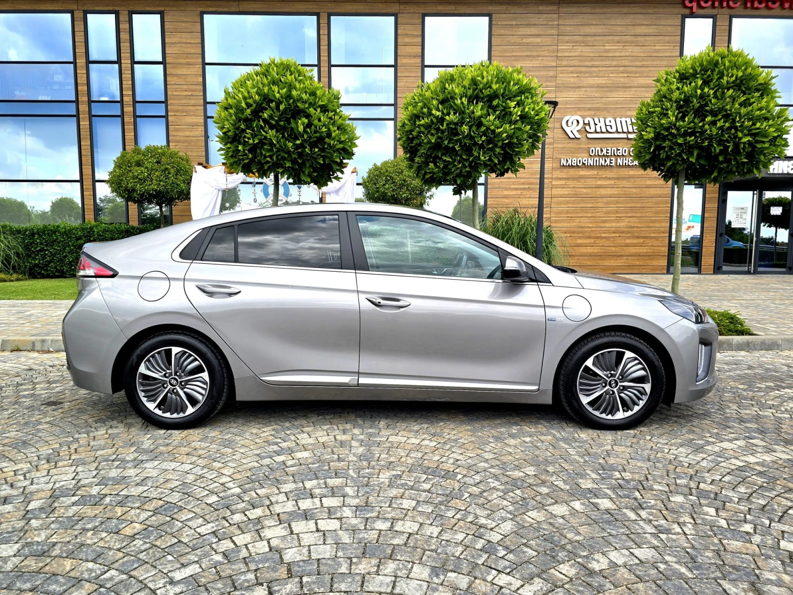 Hyundai Ioniq 1.6 plug-in-HIBRIDE  - изображение 4
