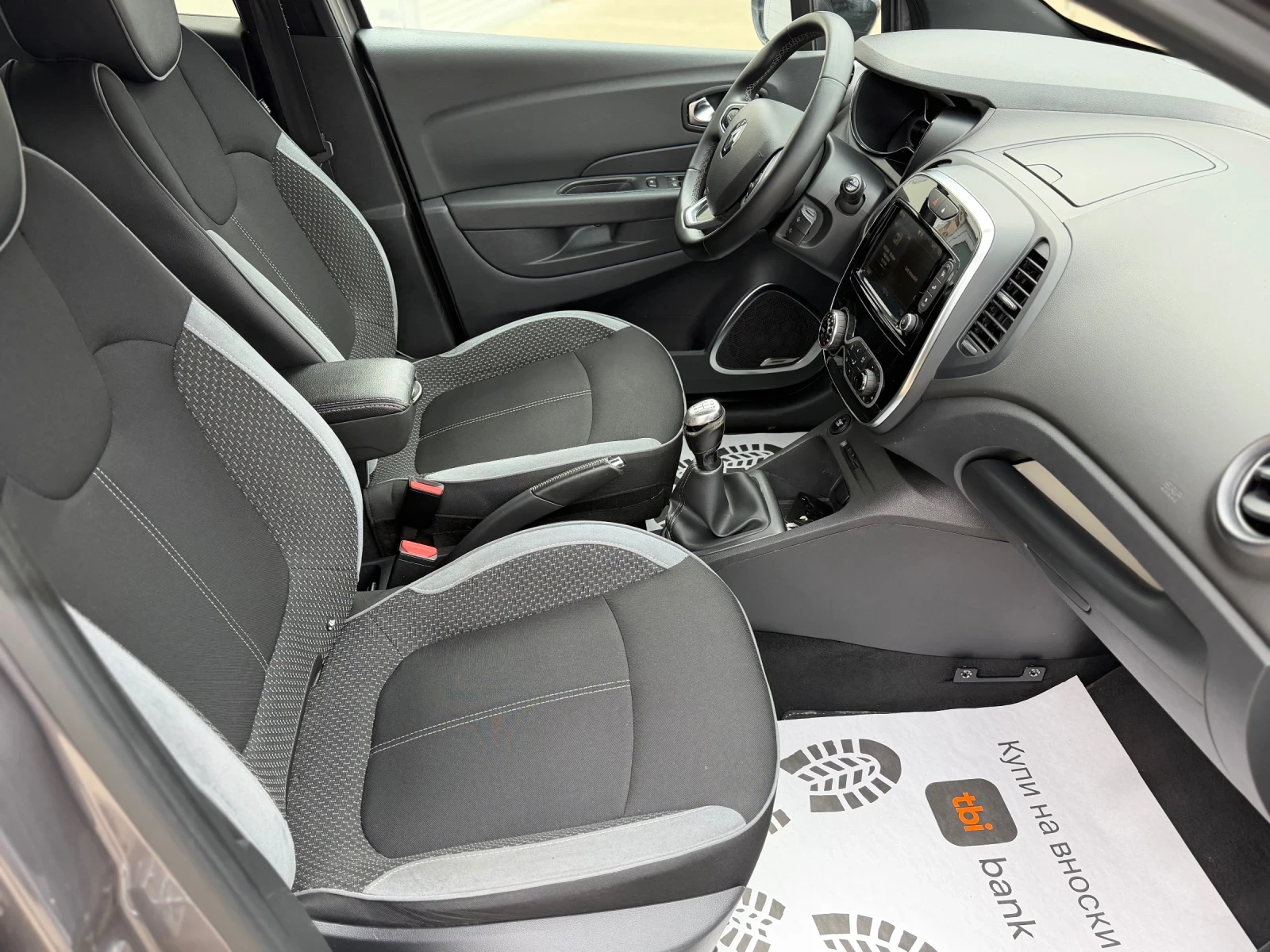 Renault Captur 1.5dCi Bose* Full Led* Camera* Key less* Euro 6, снимка 11 - Автомобили и джипове - 53360484