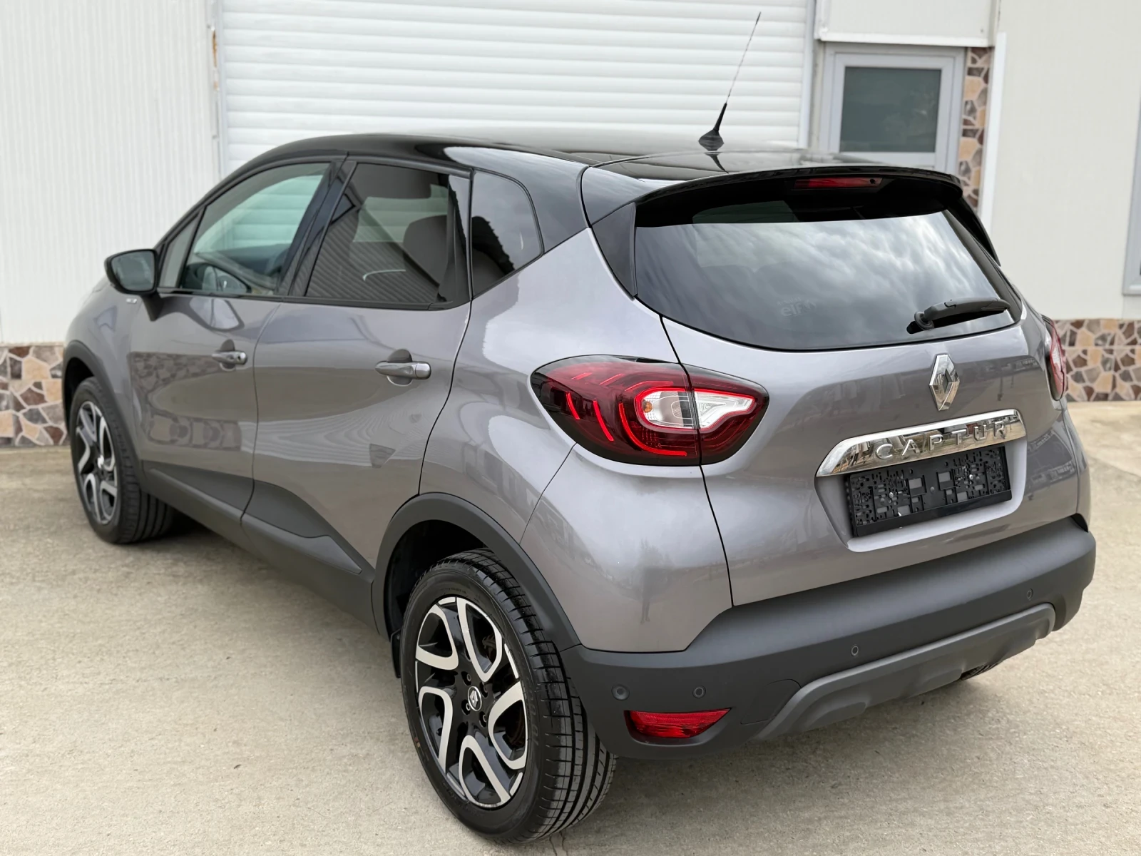 Renault Captur 1.5dCi Bose* Full Led* Camera* Key less* Euro 6, снимка 13 - Автомобили и джипове - 53360484