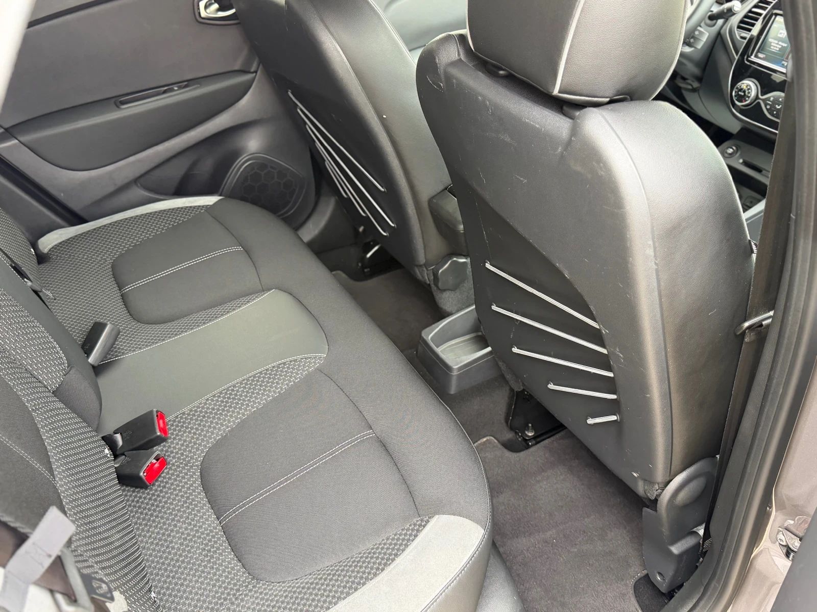 Renault Captur 1.5dCi Bose* Full Led* Camera* Key less* Euro 6, снимка 9 - Автомобили и джипове - 53360484