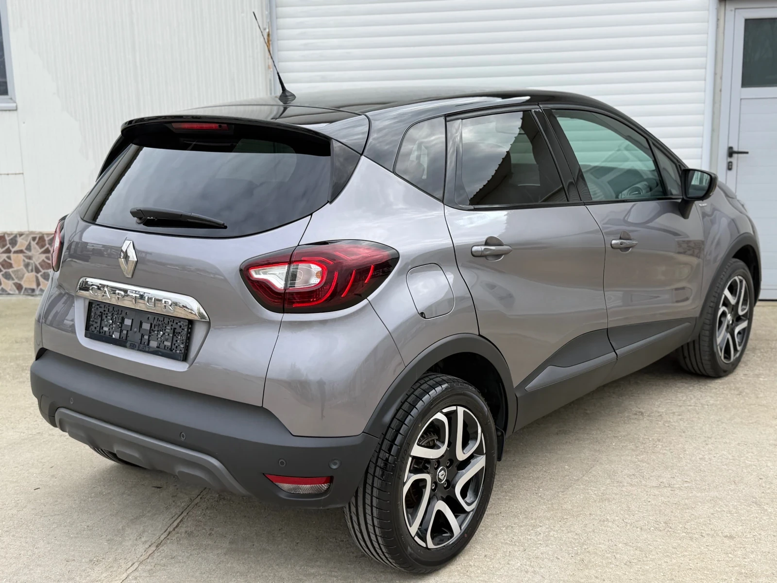 Renault Captur 1.5dCi Bose* Full Led* Camera* Key less* Euro 6, снимка 15 - Автомобили и джипове - 53360484