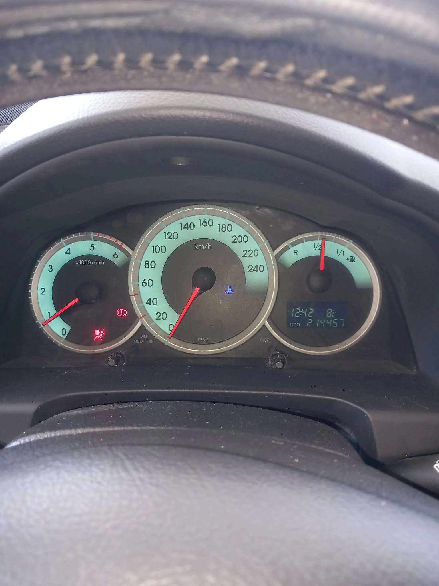 Toyota Corolla verso 2.2 D4D, снимка 14 - Автомобили и джипове - 53720652