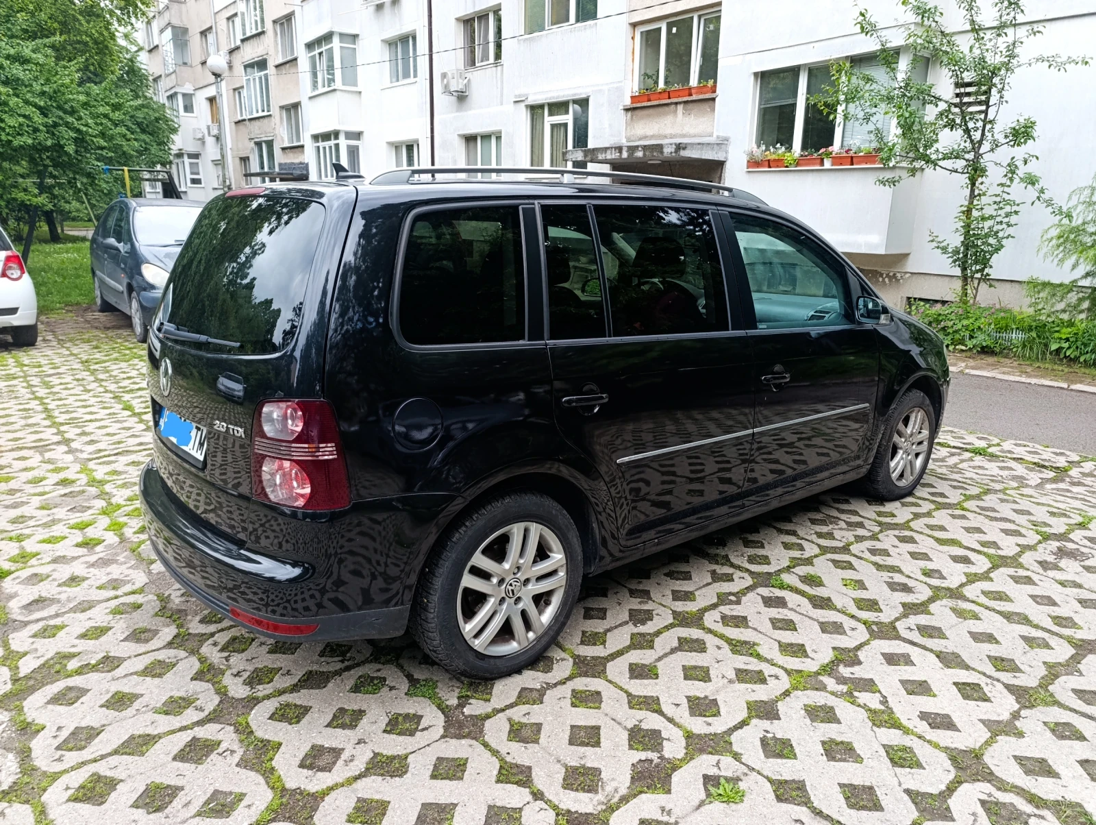 VW Touran 2.0 TDI Facelift, снимка 2 - Автомобили и джипове - 54956242
