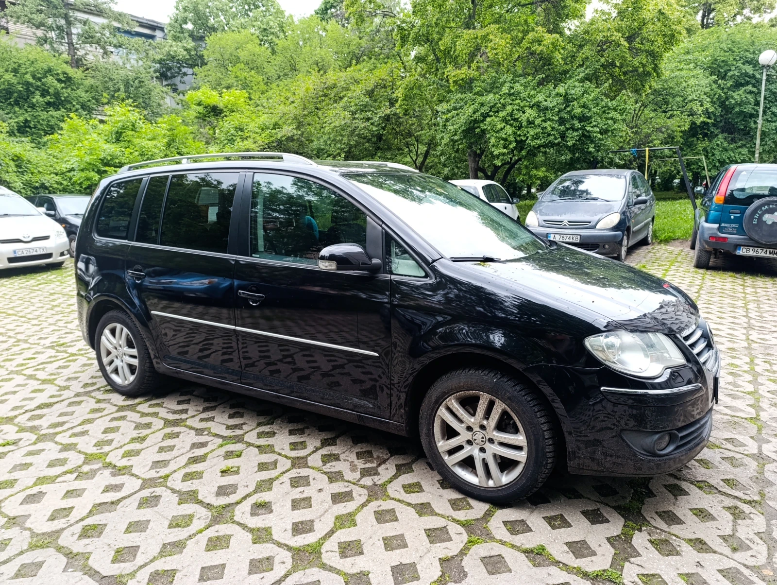 VW Touran 2.0 TDI Facelift, снимка 13 - Автомобили и джипове - 54956242
