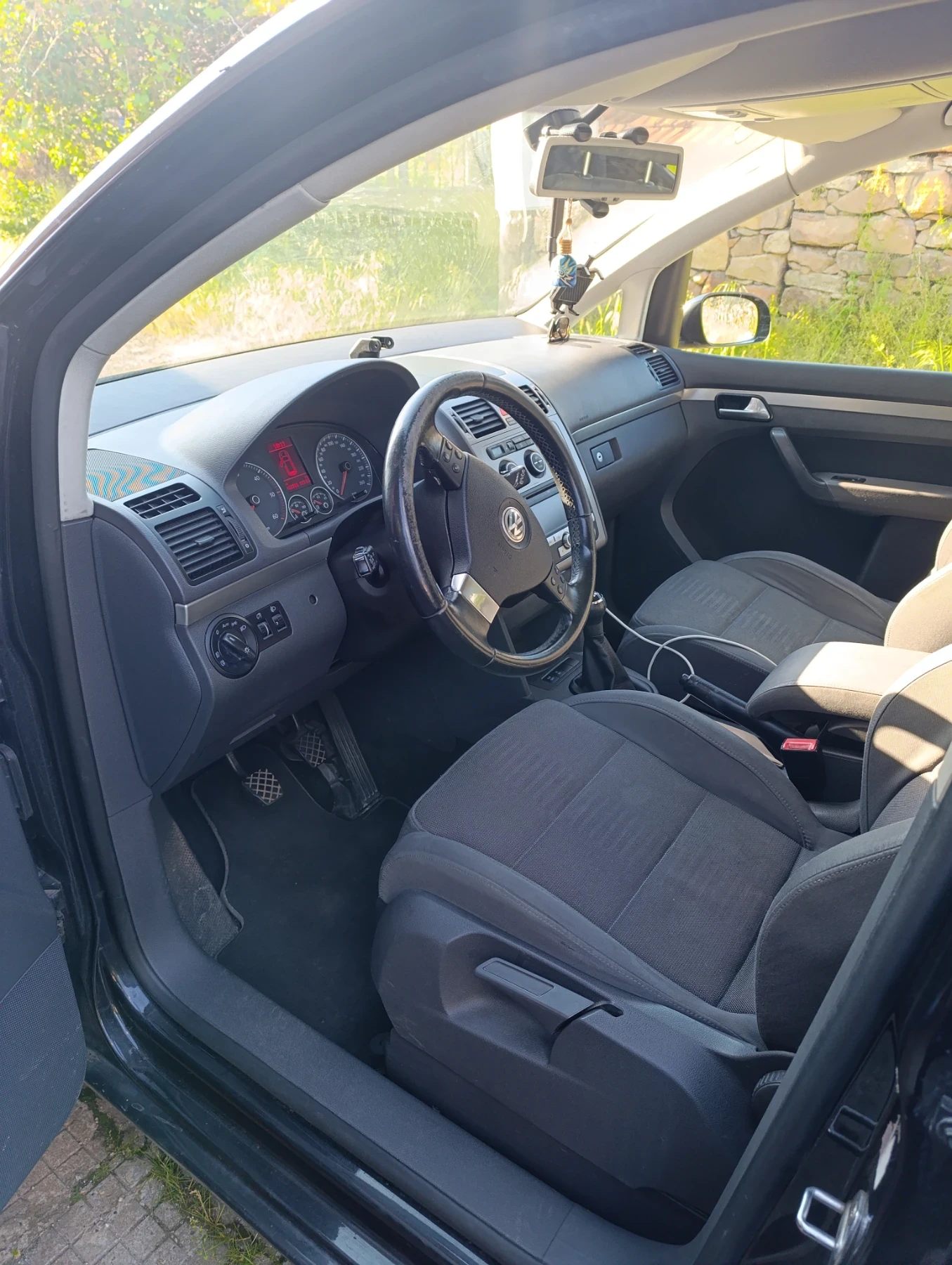 VW Touran 2.0 TDI Facelift, снимка 11 - Автомобили и джипове - 54956242