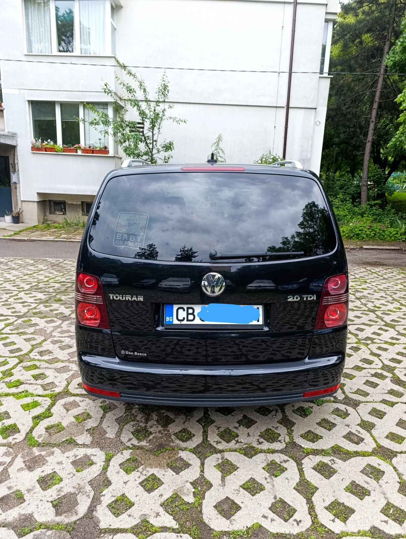 VW Touran 2.0 TDI Facelift, снимка 4 - Автомобили и джипове - 54956242