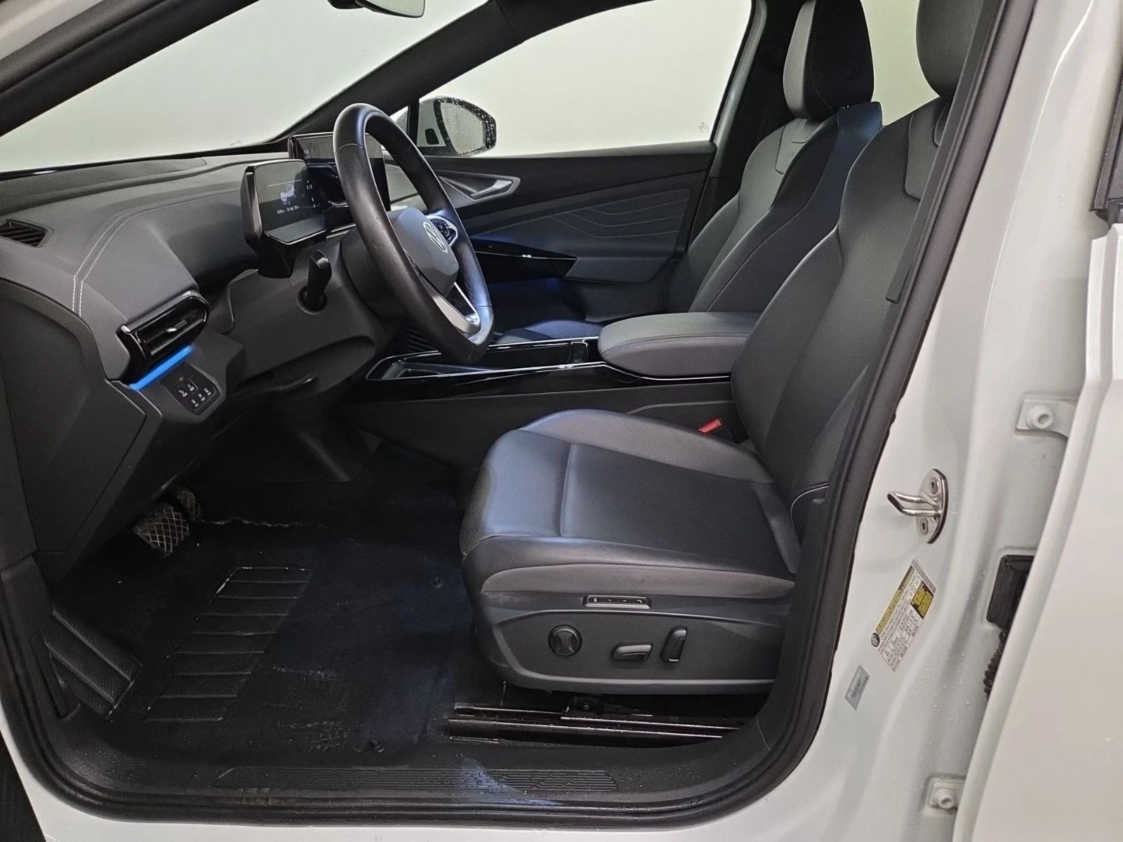 VW ID.4 PRO* Hard top* Blind stop* Back cam* Подгрев* 4х4*, снимка 6 - Автомобили и джипове - 55059740