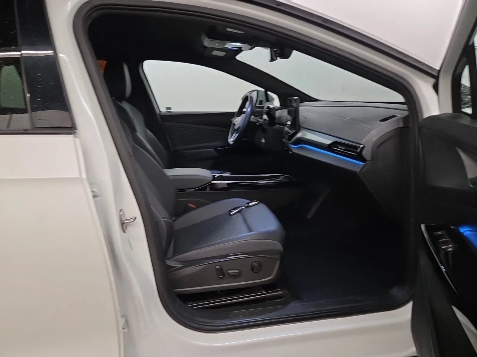 VW ID.4 PRO* Hard top* Blind stop* Back cam* Подгрев* 4х4*, снимка 10 - Автомобили и джипове - 55059740