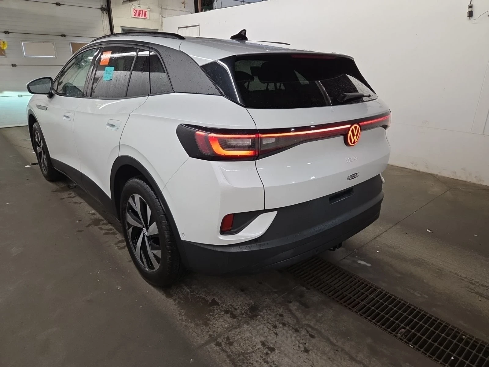 VW ID.4 PRO* Hard top* Blind stop* Back cam* Подгрев* 4х4*, снимка 4 - Автомобили и джипове - 55059740