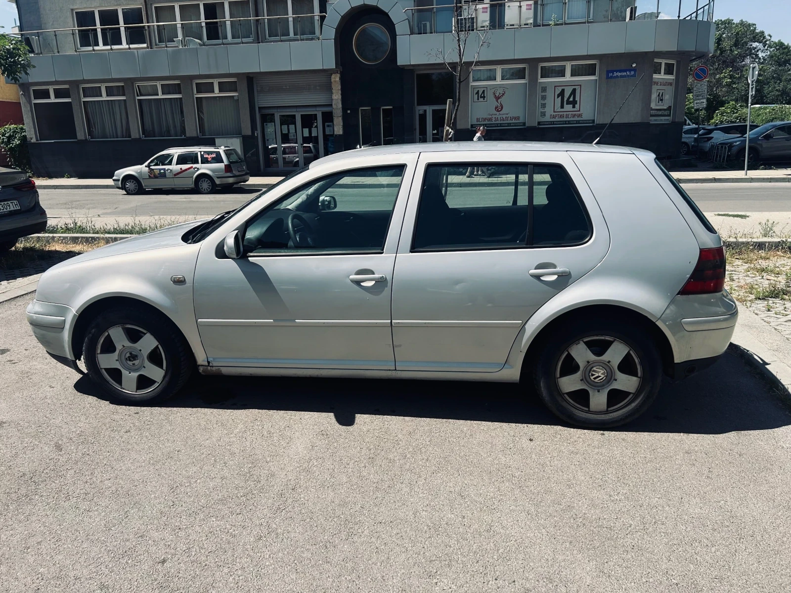 VW Golf, снимка 4 - Автомобили и джипове - 55333779