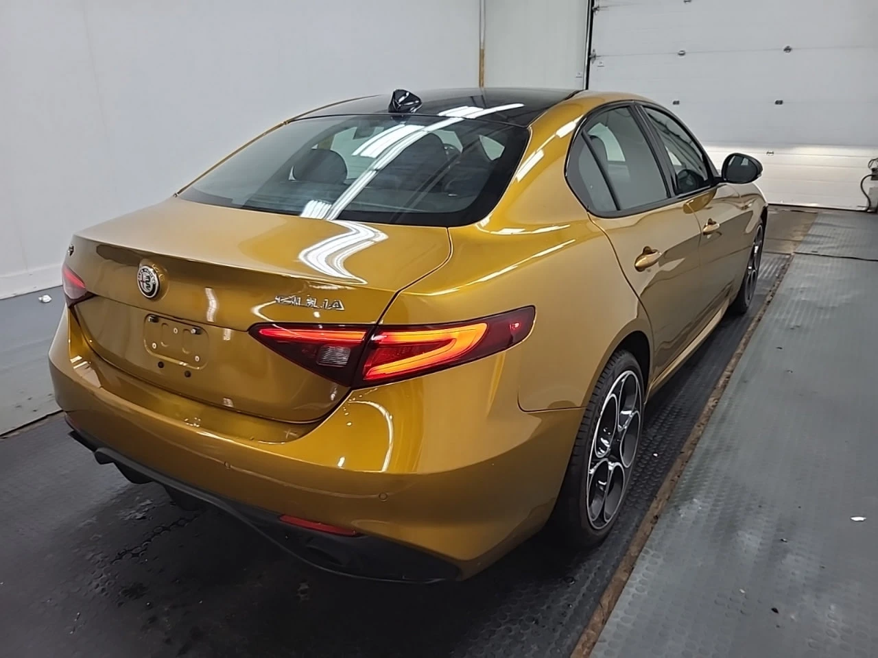 Alfa Romeo Giulia Veloce AWD| Sport Package| ACC| Full Safety | Mobile.bg � ����������� 11