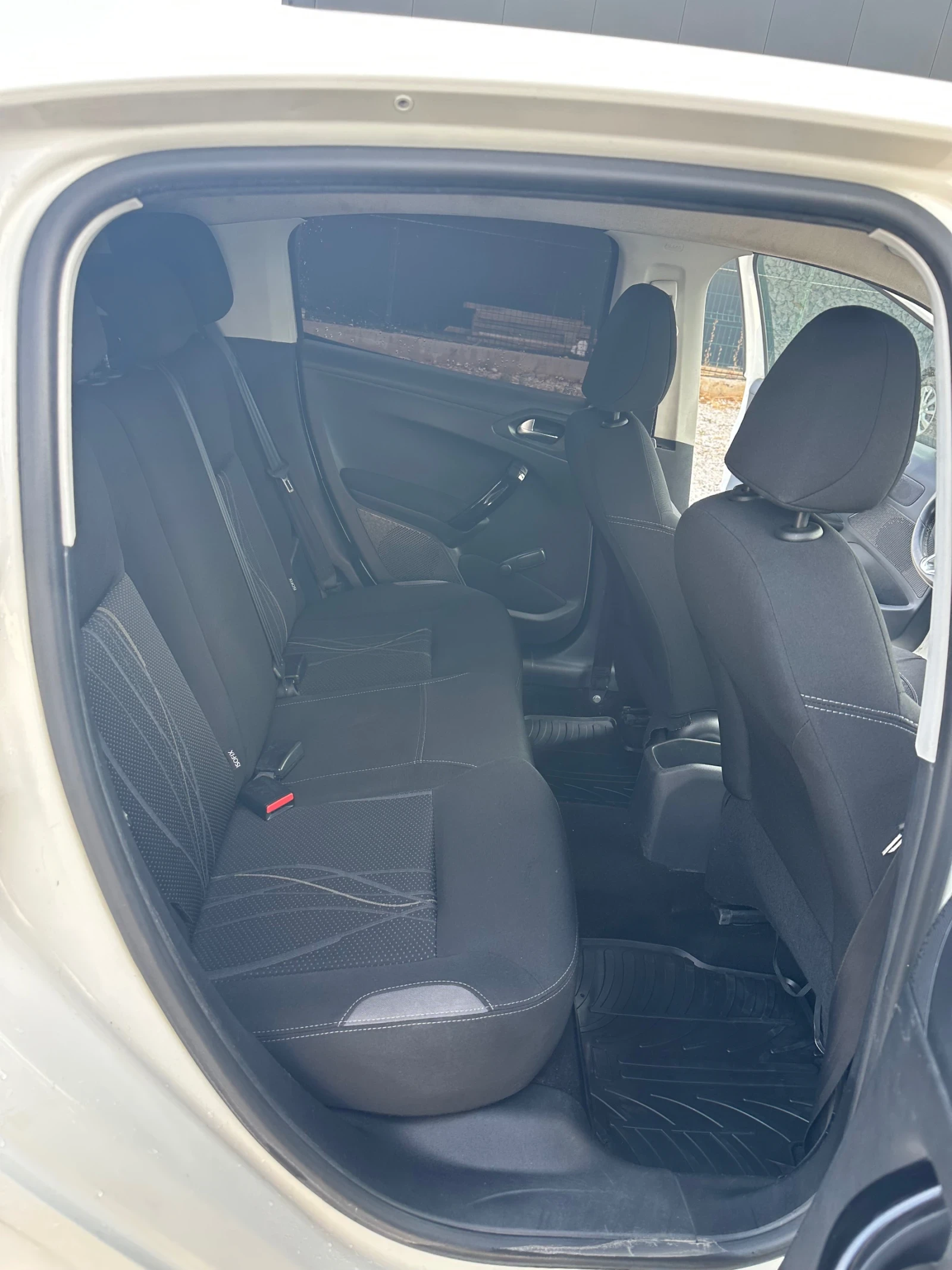 Peugeot 208 1.4 HDI РЕГИСТРИРАНА , снимка 11 - Автомобили и джипове - 55957369