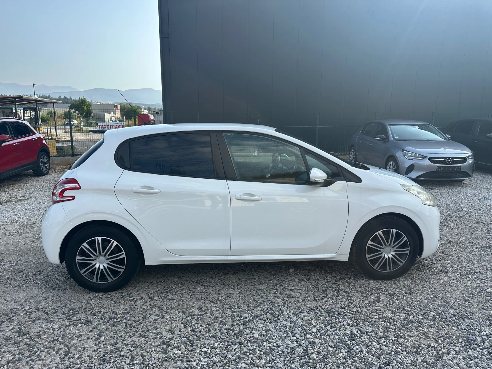 Peugeot 208 1.4 HDI РЕГИСТРИРАНА , снимка 5 - Автомобили и джипове - 55957369