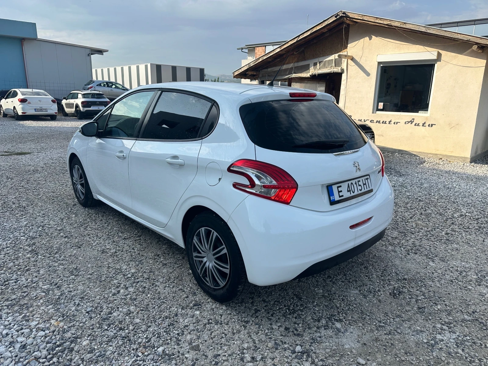Peugeot 208 1.4 HDI РЕГИСТРИРАНА , снимка 3 - Автомобили и джипове - 55957369