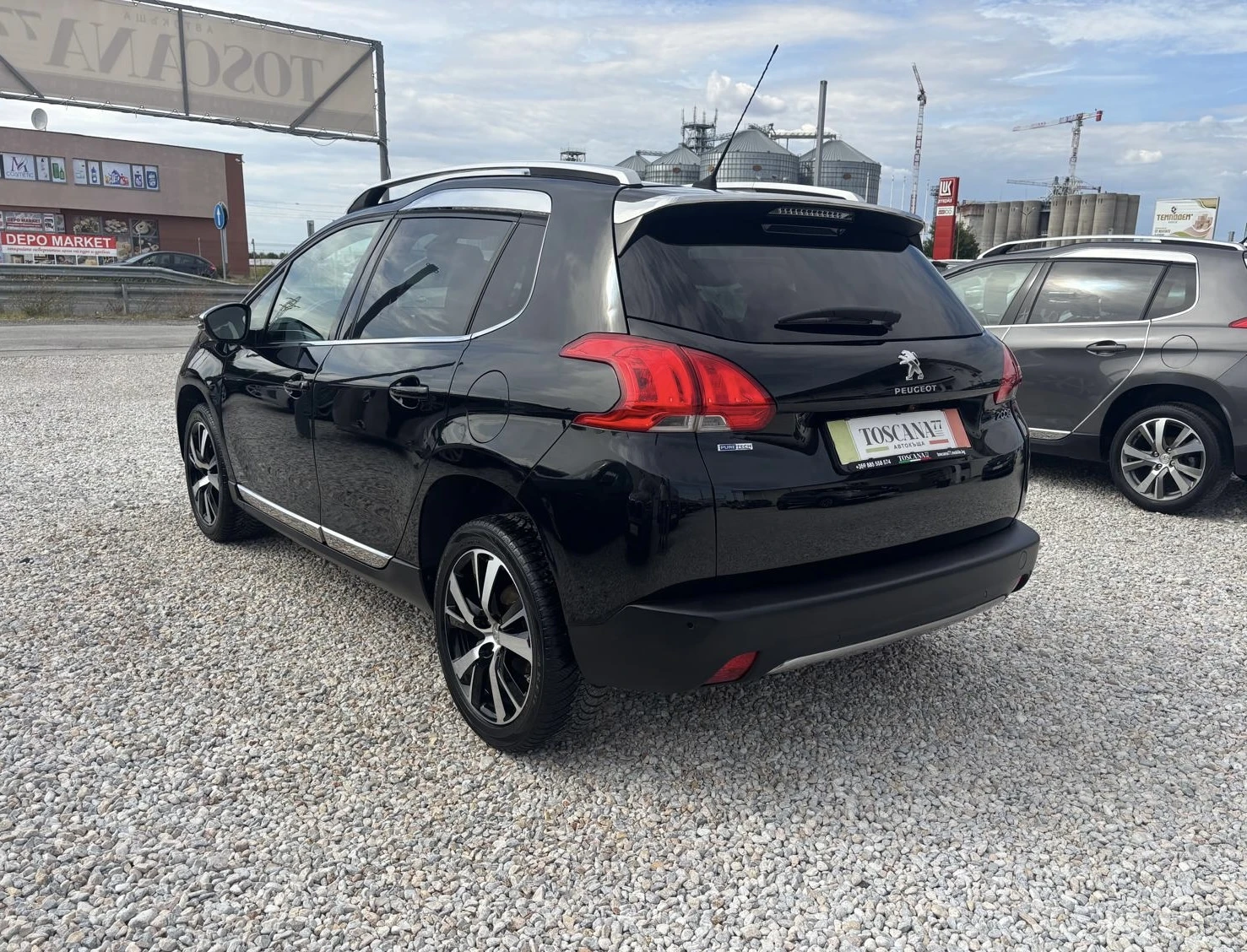 Peugeot 2008 1.2i* 131кс* Allure* Навигация, снимка 3 - Автомобили и джипове - 56083941
