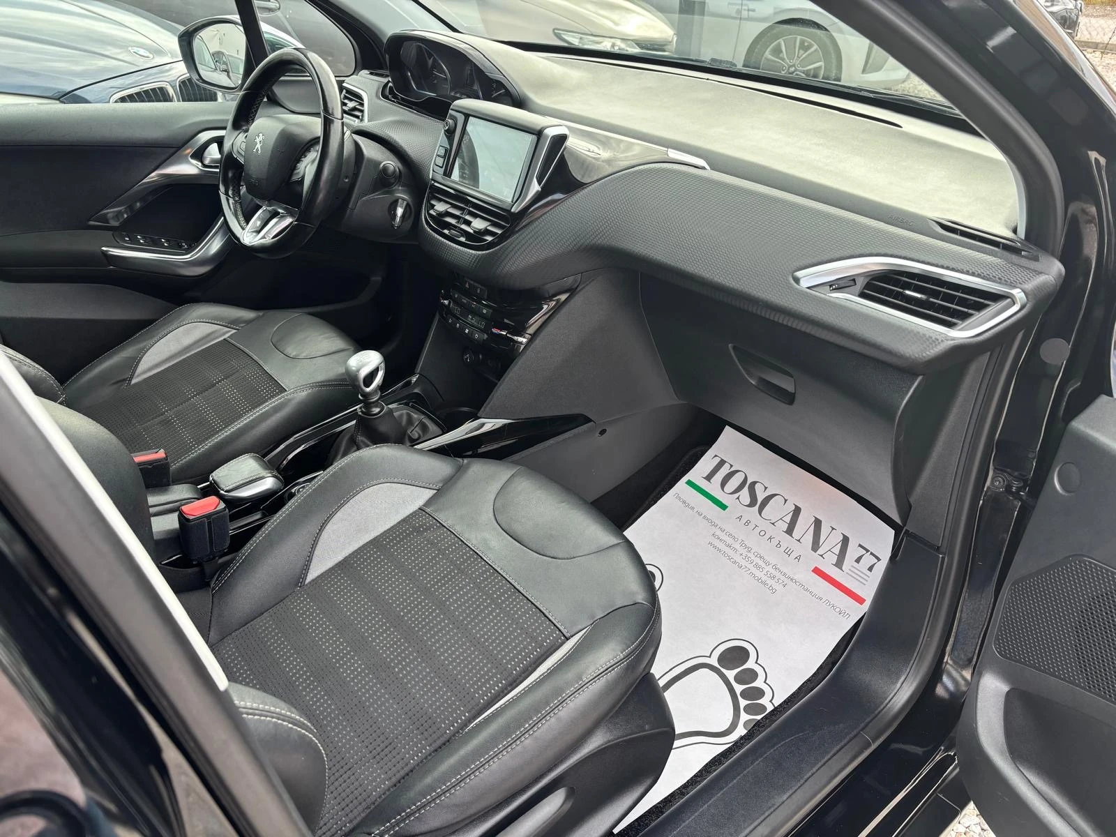 Peugeot 2008 1.2i* 131кс* Allure* Навигация, снимка 9 - Автомобили и джипове - 56083941