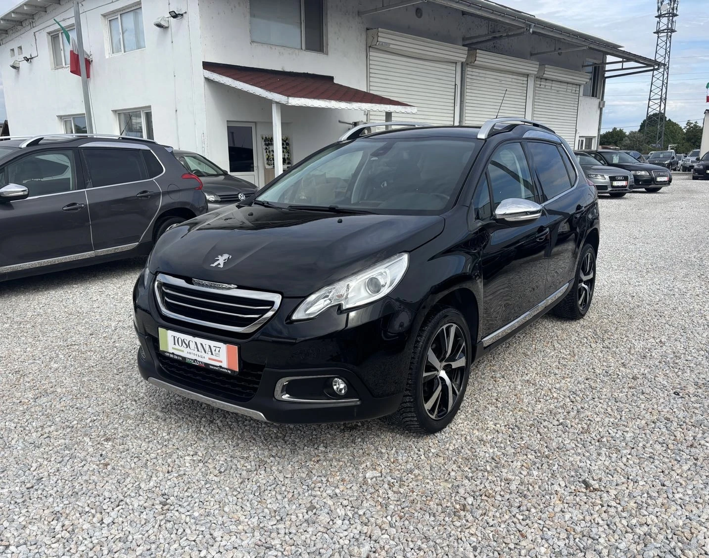 Peugeot 2008 1.2i* 131кс* Allure* Навигация, снимка 2 - Автомобили и джипове - 56083941
