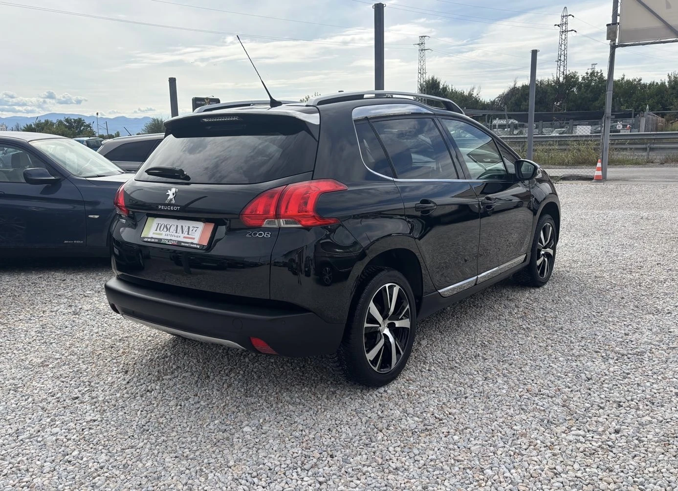 Peugeot 2008 1.2i* 131кс* Allure* Навигация, снимка 4 - Автомобили и джипове - 56083941