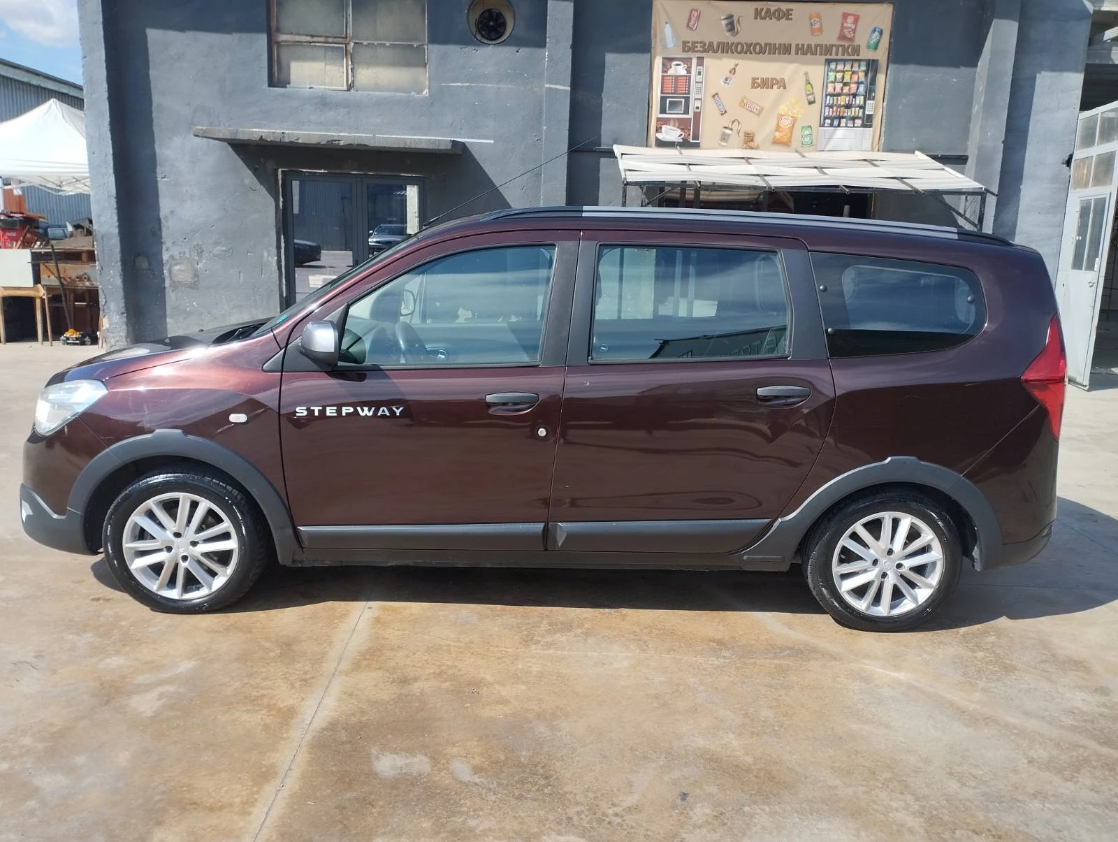 Dacia Lodgy Dacia Lodgy Stepway 1.5 dCi 110 к.с., 2017, снимка 8 - Автомобили и джипове - 56283142