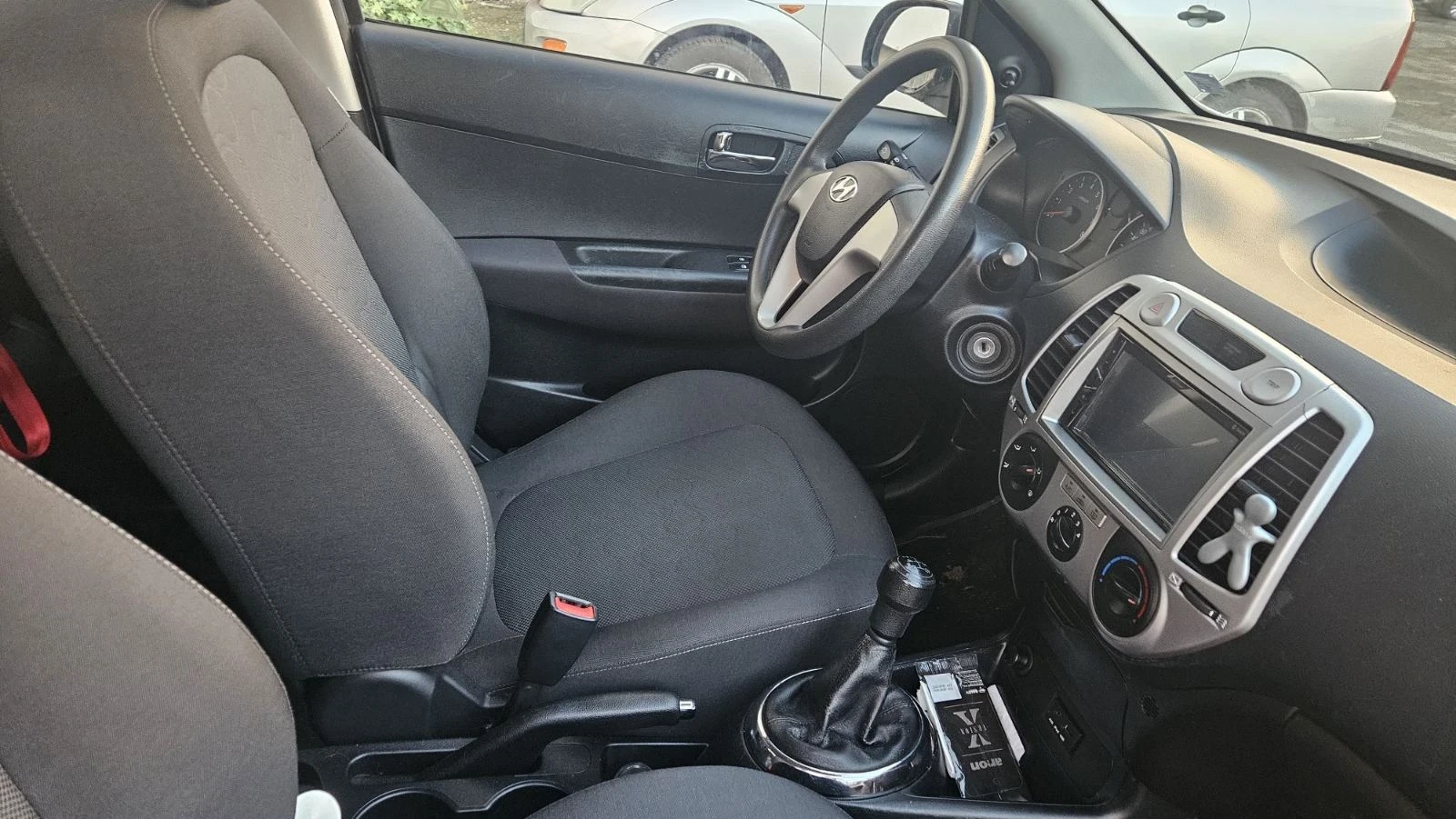 Hyundai I20 I20 , снимка 10 - Автомобили и джипове - 56309468