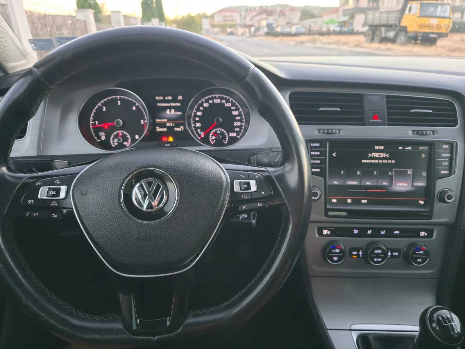 VW Golf 1.6 TDI -110k.c, снимка 9 - Автомобили и джипове - 56359800