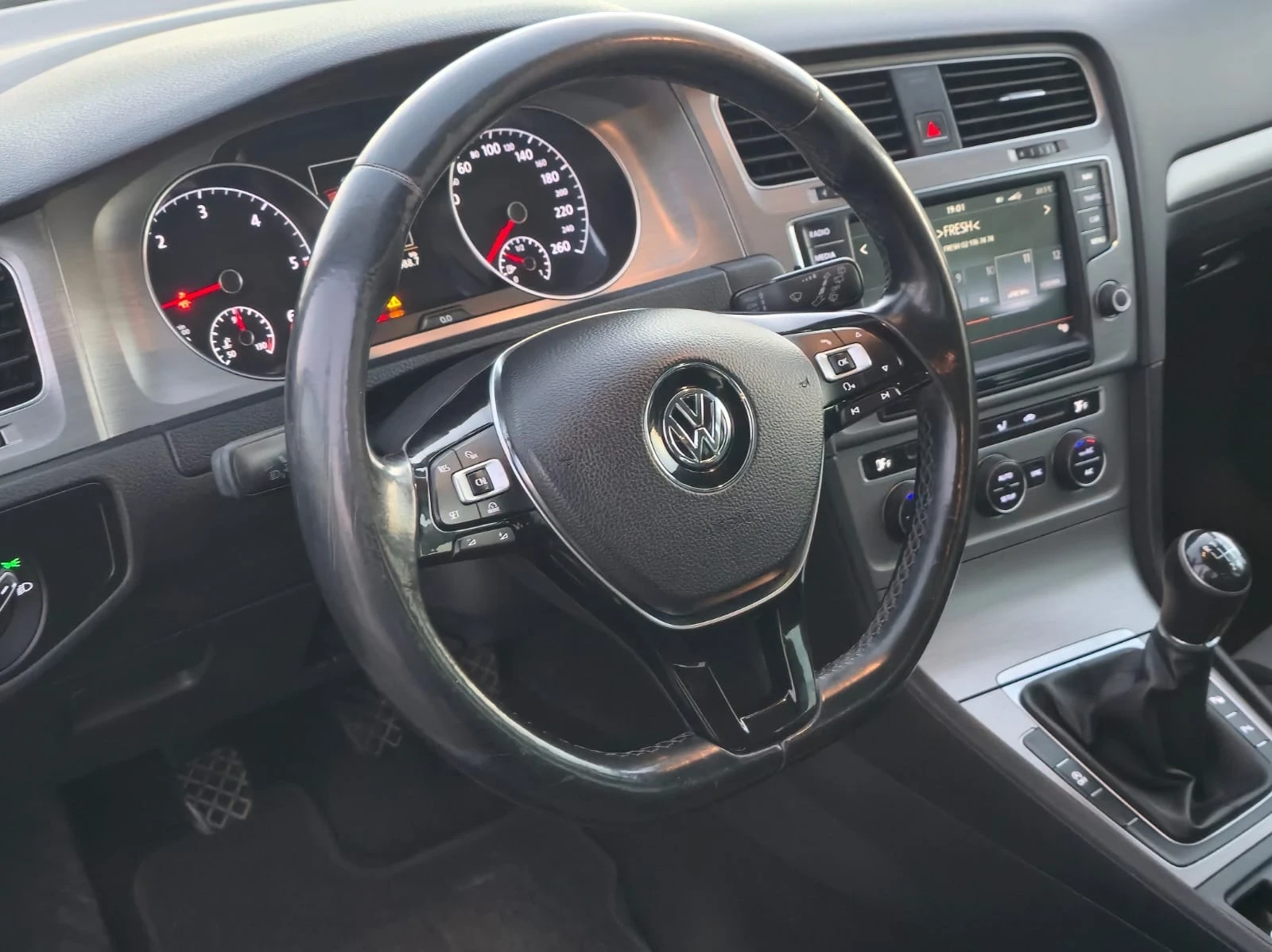 VW Golf 1.6 TDI -110k.c, снимка 3 - Автомобили и джипове - 56359800