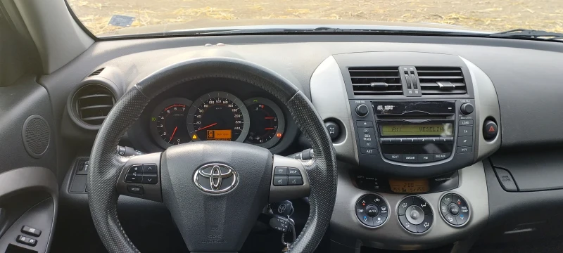 Toyota Rav4 2.2, снимка 9 - Автомобили и джипове - 48153415