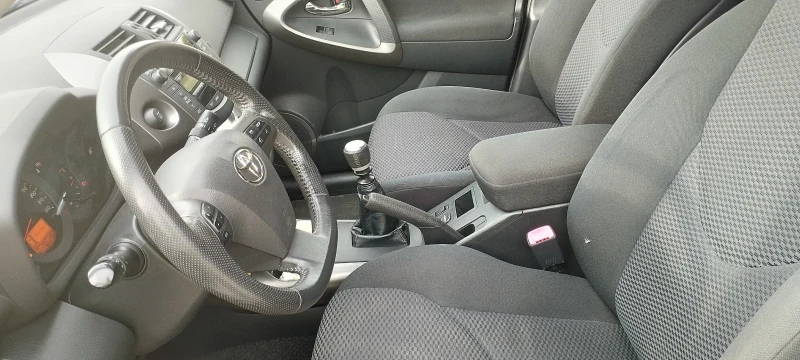 Toyota Rav4 2.2, снимка 11 - Автомобили и джипове - 48153415