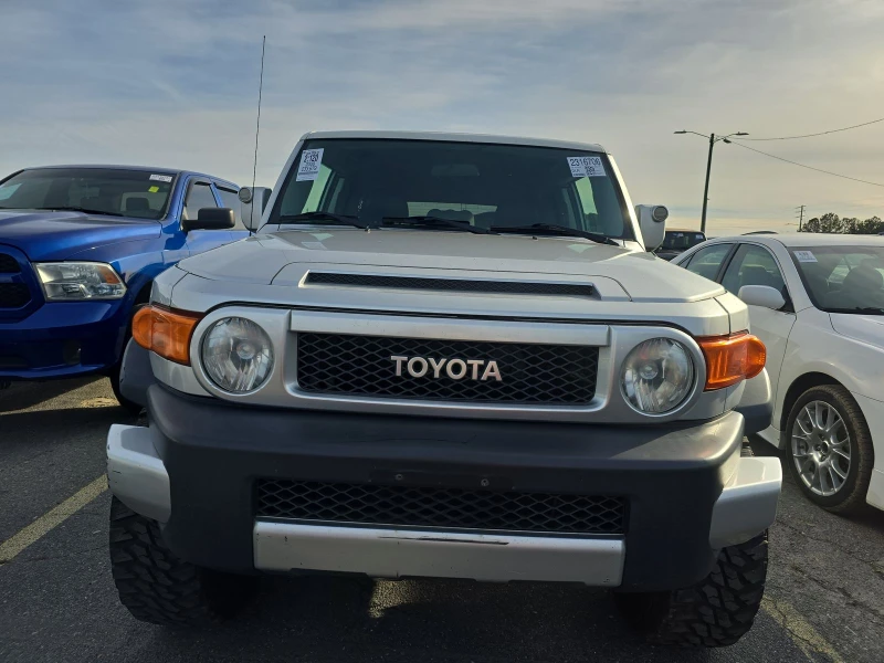 Toyota Fj cruiser КРАЙНА ЦЕНА ДО СОФИЯ, снимка 2 - Автомобили и джипове - 48448469