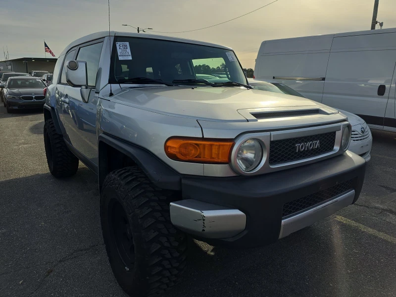 Toyota Fj cruiser КРАЙНА ЦЕНА ДО СОФИЯ, снимка 3 - Автомобили и джипове - 48448469