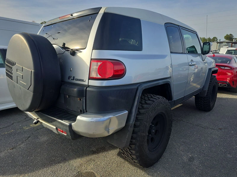 Toyota Fj cruiser КРАЙНА ЦЕНА ДО СОФИЯ, снимка 4 - Автомобили и джипове - 48448469