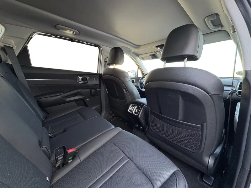 Kia Sorento HEV/230HP/4X4/PLATINUM/PANO/360/DIGITAL/ACC/951v, снимка 11 - Автомобили и джипове - 53509460