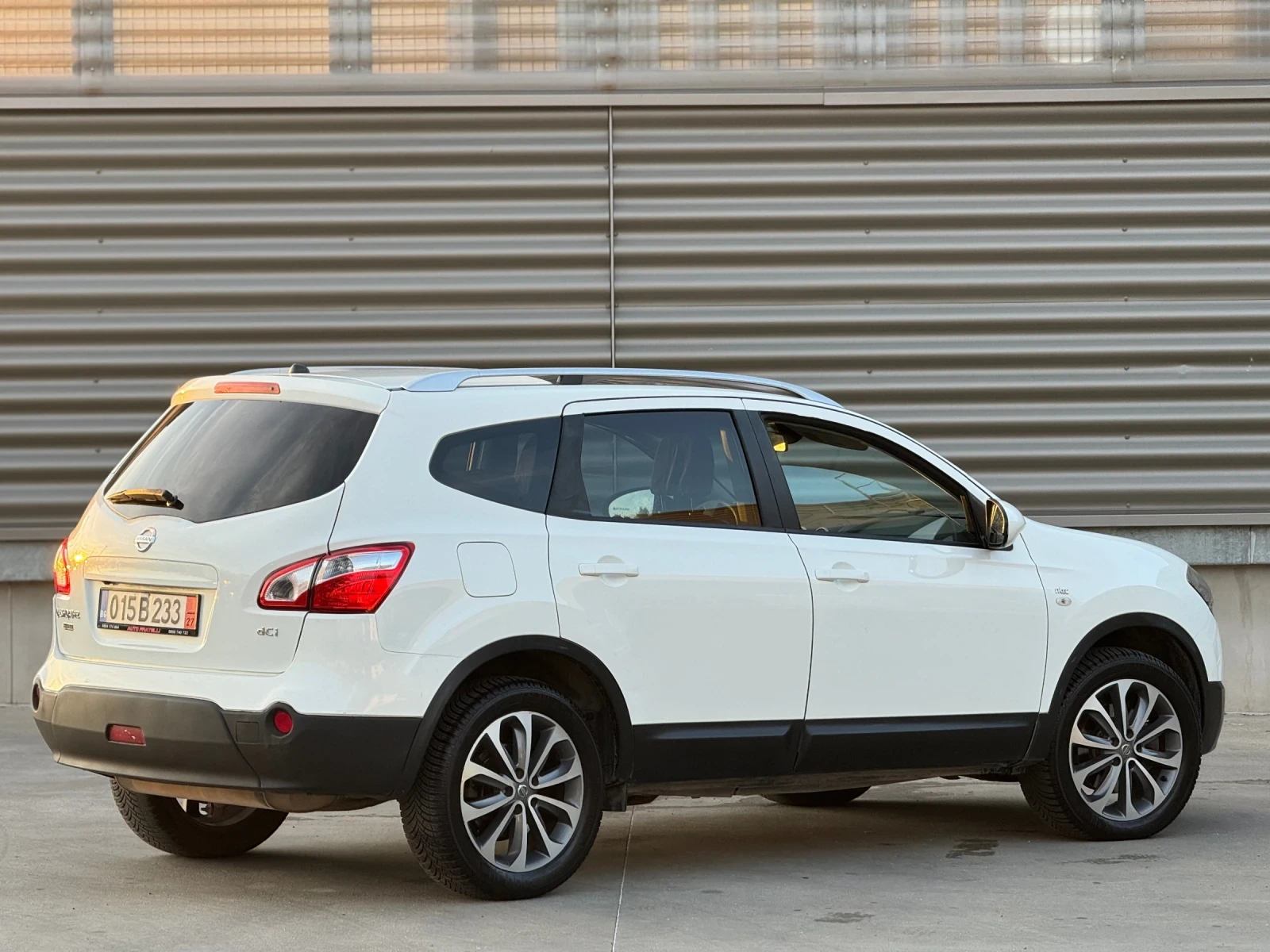 Nissan Qashqai 2.0 dCi 7МЕСТЕН* 4х4 TEKNA СОБСТВЕН ЛИЗИНГ* БАРТЕР - изображение 4