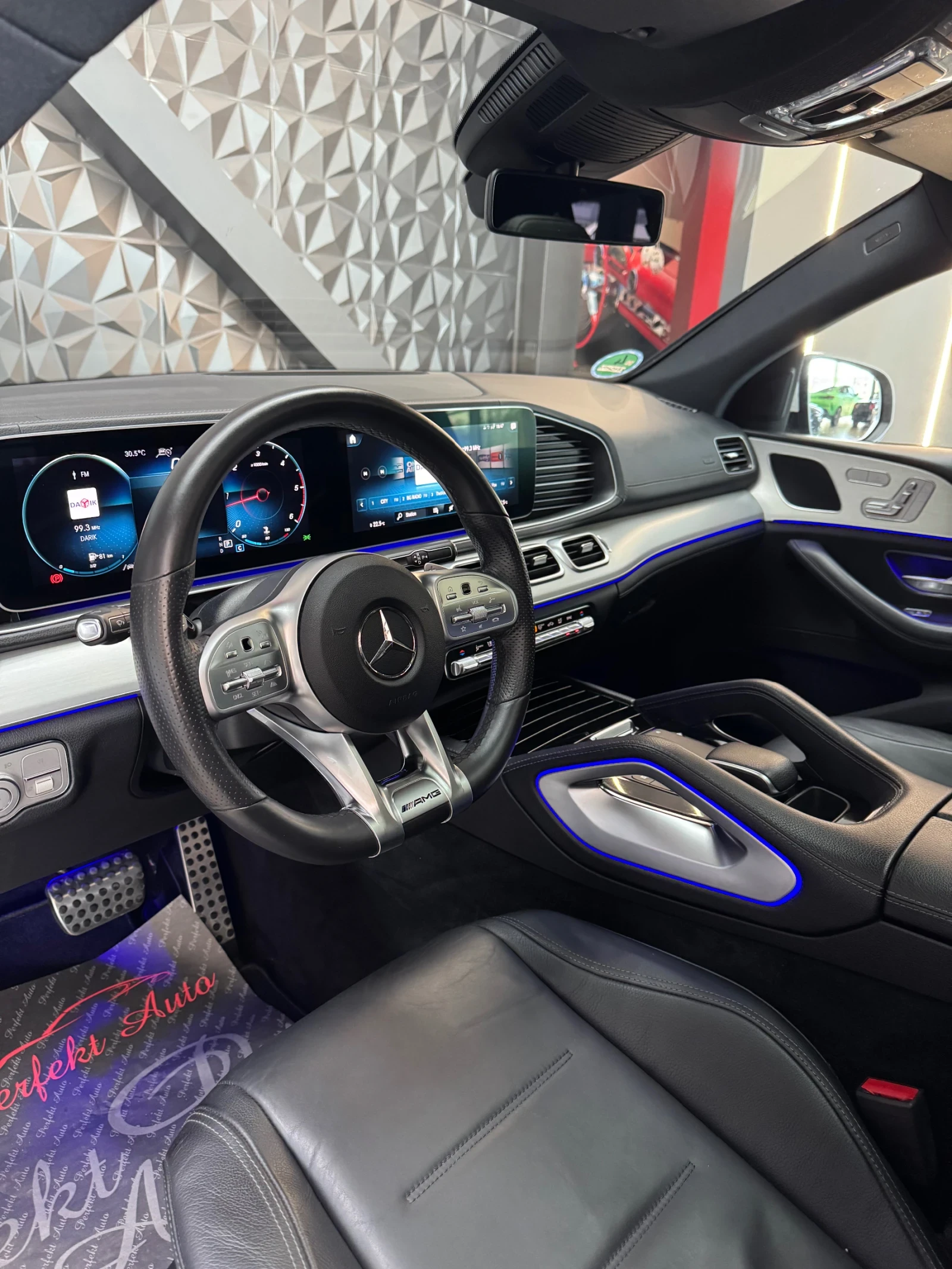 Mercedes-Benz GLE 350 4 MATIC * AMG * ПАНОРАМА *  - изображение 7