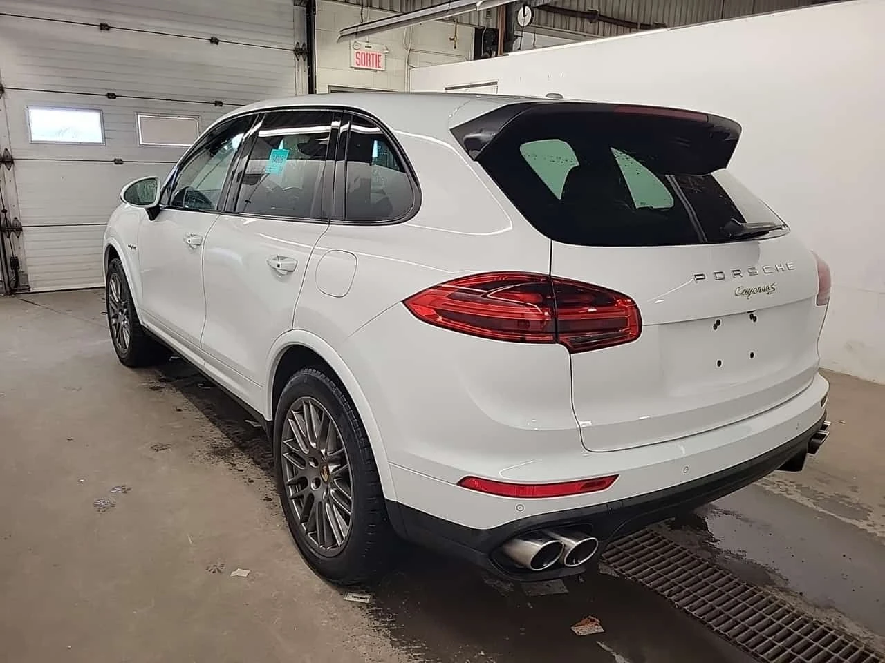 Porsche Cayenne S E-Hybrid AWD | PANO | KEYLESS | 2 КЛЮЧА - изображение 4