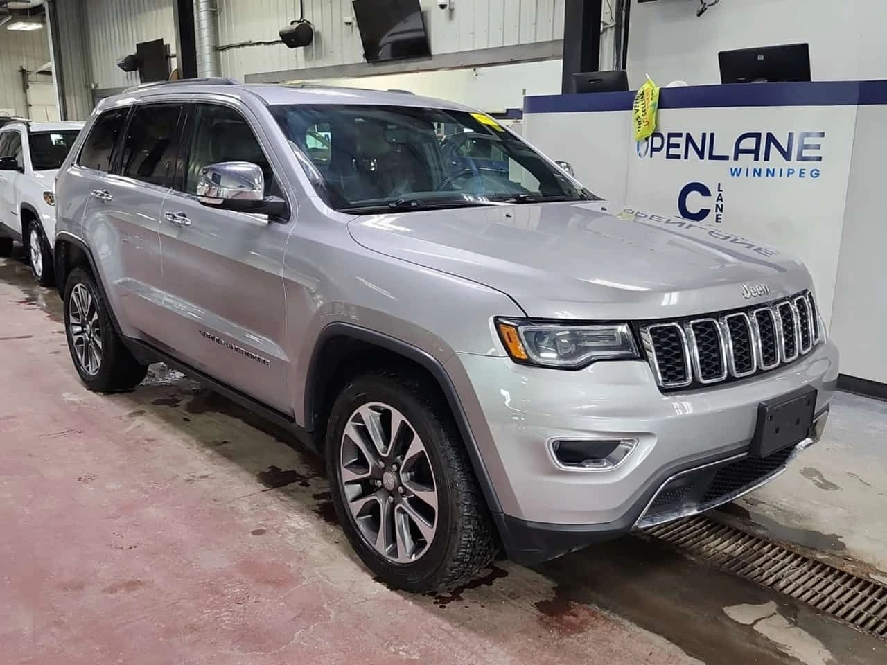 Jeep Grand cherokee  Limited /CARFAX/Панорама/Подгрев/Обдух/2 Ключа, снимка 2 - Автомобили и джипове - 54128702