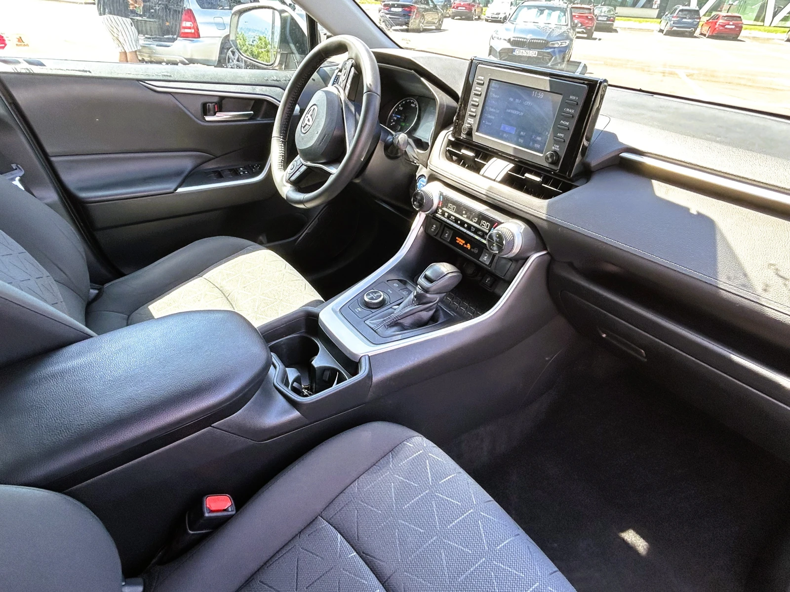 Toyota Rav4  Hybrid  AWD, снимка 10 - Автомобили и джипове - 54855564