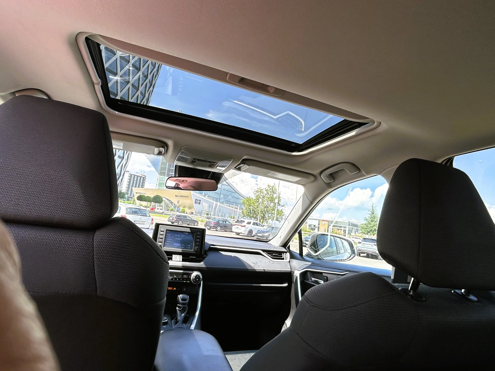 Toyota Rav4  Hybrid  AWD, снимка 12 - Автомобили и джипове - 54855564