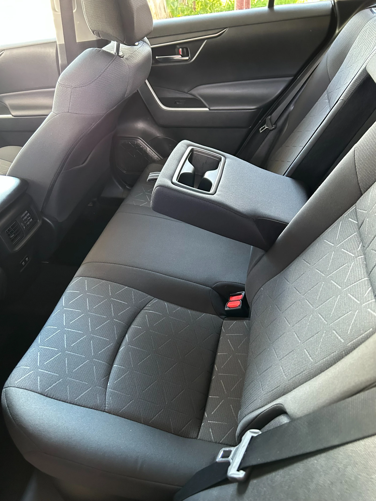 Toyota Rav4  Hybrid  AWD, снимка 8 - Автомобили и джипове - 54855564