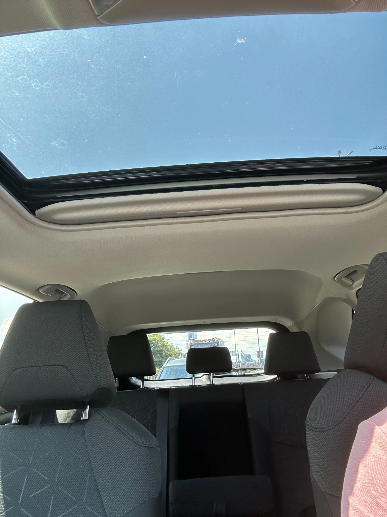 Toyota Rav4  Hybrid  AWD, снимка 7 - Автомобили и джипове - 54855564