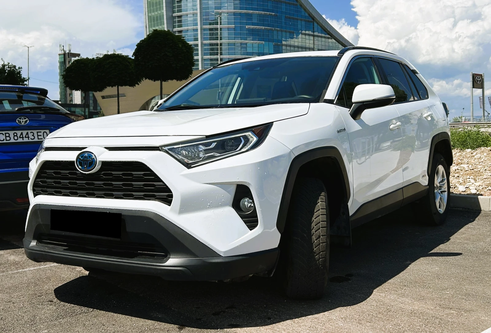 Toyota Rav4  Hybrid  AWD, снимка 2 - Автомобили и джипове - 54855564