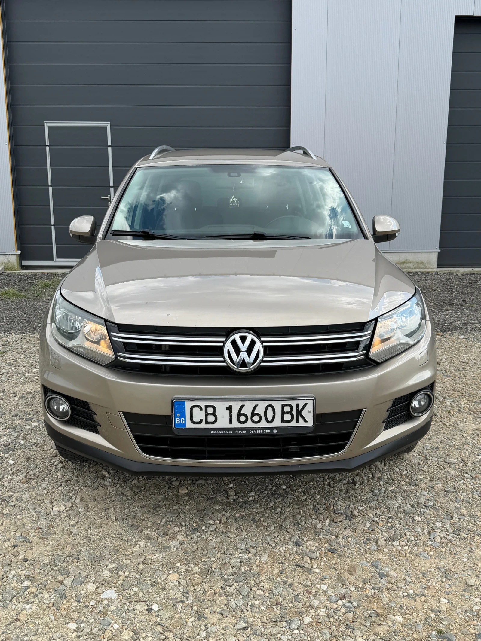VW Tiguan 2.0 TDI ТОП СЪСТОЯНИЕ 4Х4, снимка 3 - Автомобили и джипове - 55212329