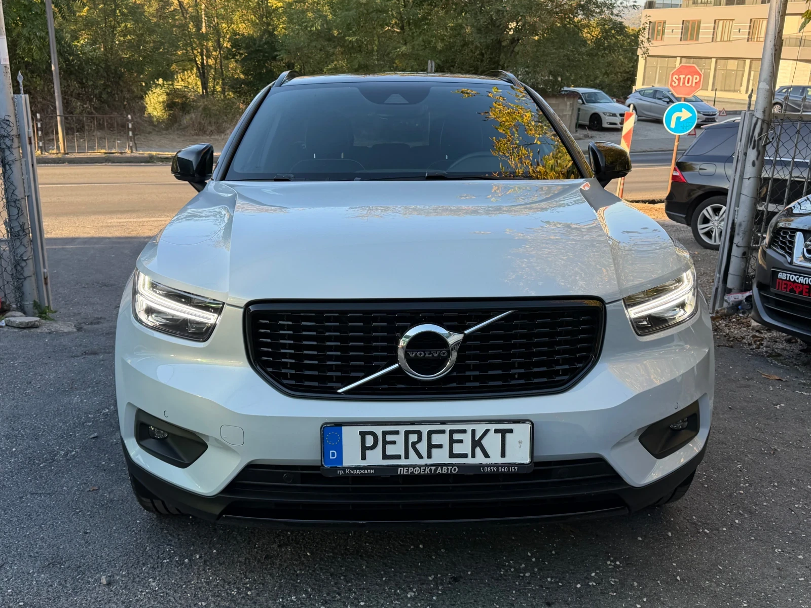 Volvo XC40 2.0D3* R-design* Ambient* FULL, снимка 2 - Автомобили и джипове - 56349333