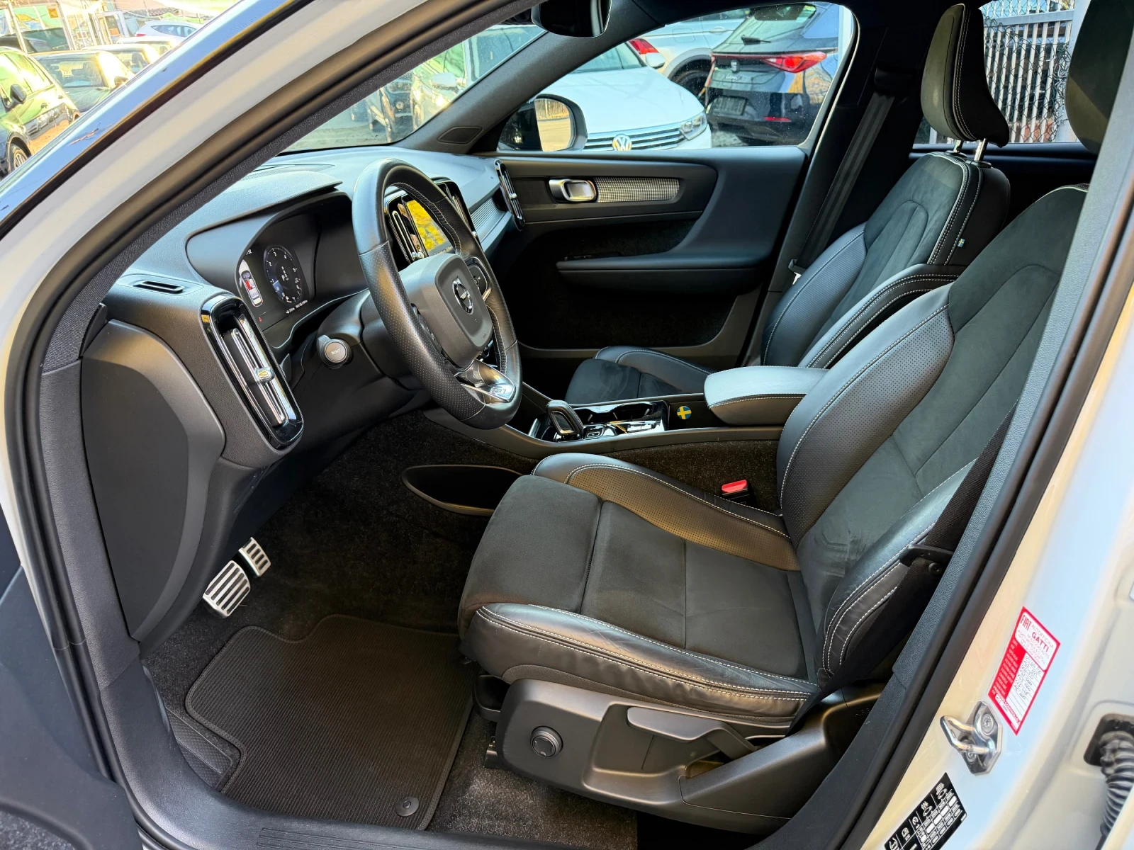 Volvo XC40 2.0D3* R-design* Ambient* FULL, снимка 11 - Автомобили и джипове - 56349333