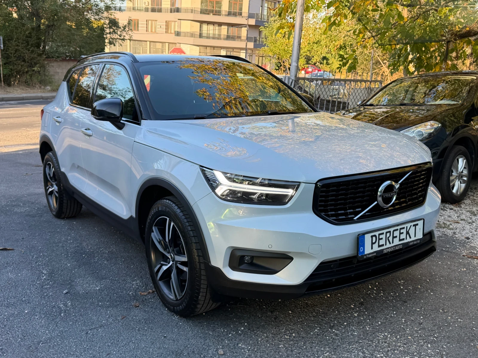 Volvo XC40 2.0D3* R-design* Ambient* FULL, снимка 3 - Автомобили и джипове - 56349333